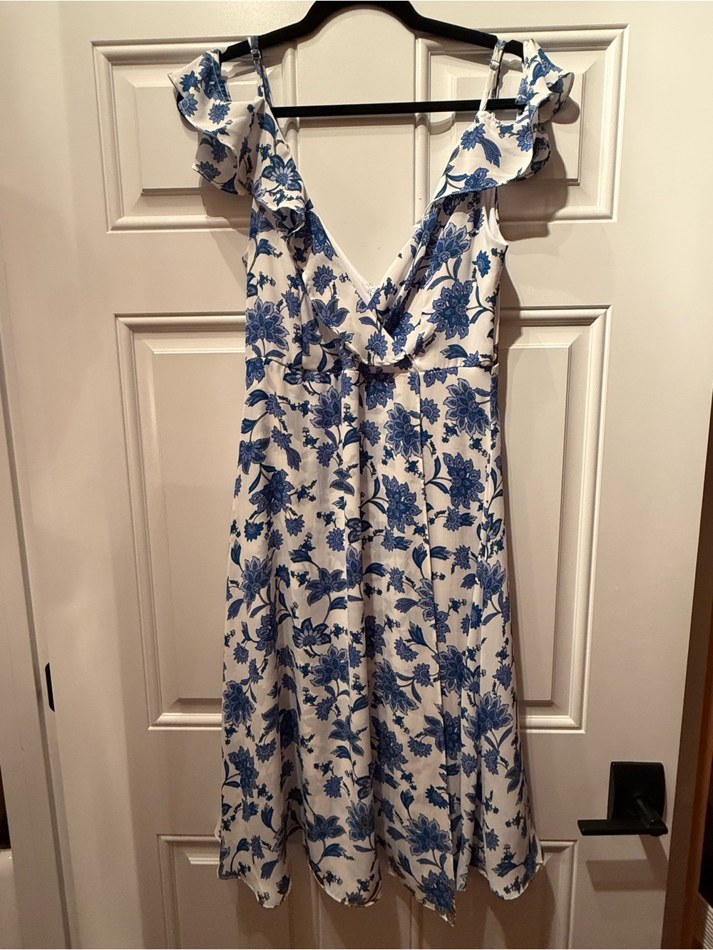 Lulus White and Blue Floral Ruffle-Shoulder Dress